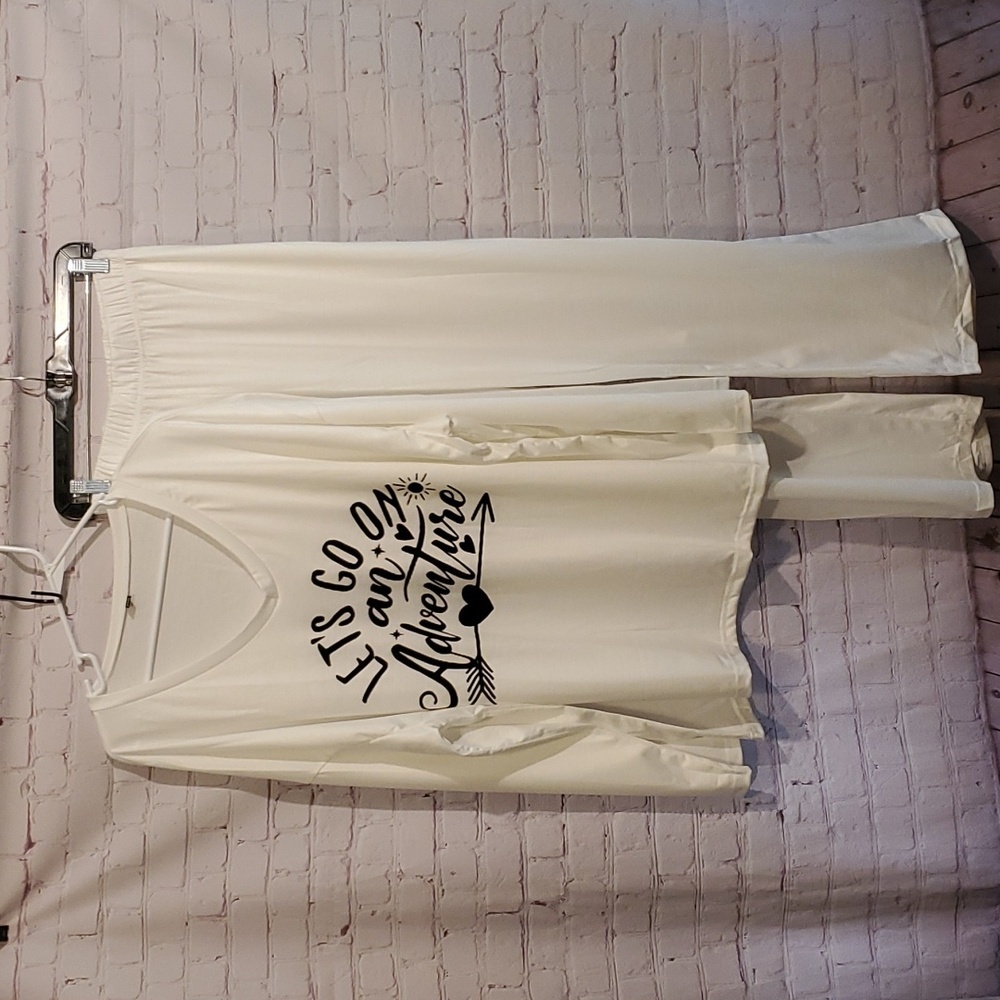 NWOT Two-Piece Lounge Set Adventure Print Casual V-Neck